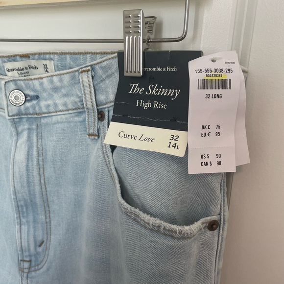 A&F Curve Love High Rise Skinny Jean - Picture 2 of 4